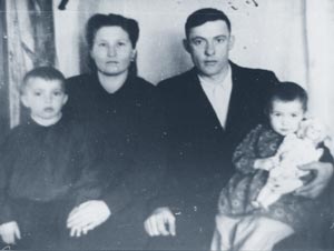 Berkli_B_1953_Iarcevo_sem.jpg (13602 bytes)
