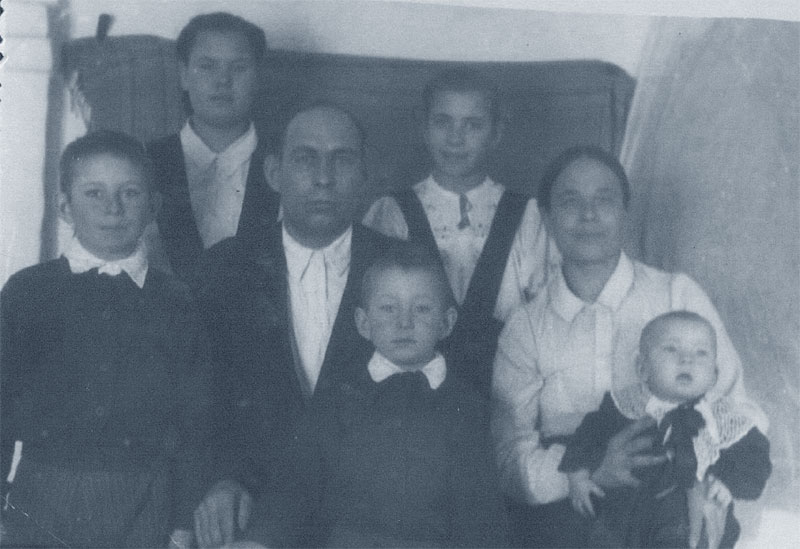  1910 . .,    