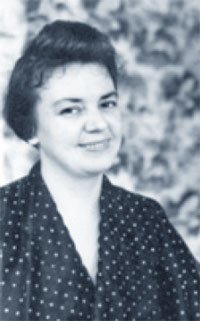 Одноклассница Юлия Яхонтова Злата Мансурова, дочь главного бухгалтера Норильского комбината А.Н.Мансурова. В дальнейшем вышла замуж за Юрия Трушина