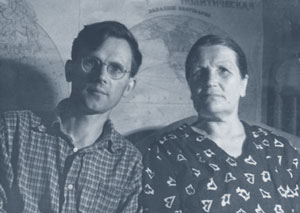 Баканичев Анатолий с мамой Ириной Ивановной по возвращении из норильских лагерей. 1955 г.
