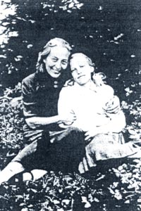 Дауге Алида Карловна с дочерью