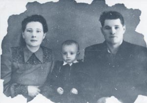 У.Ф.Куран с женой и ребёнком, Дудинка, 1954 г.