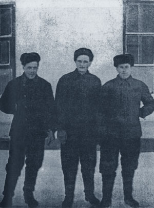 Слева направо: белорус Микола Лис, украинец Сергей Пологойко, белорус Уладзимер Багом"я - активные участники норильского восстания 