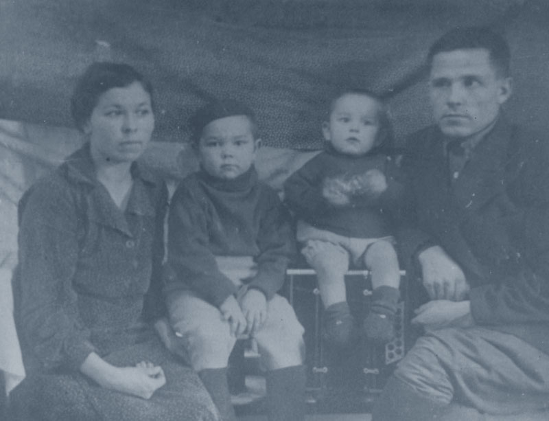 Сын Семен с семьёй, 1941 г.