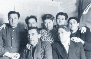 - с.Рыбное. 1952 г. Геофизический отряд. В первом ряду слева Ковалевский С.И.; во втором ряду слева направо: Новаковский, Зекцер, Дуся, Кулунчаков.