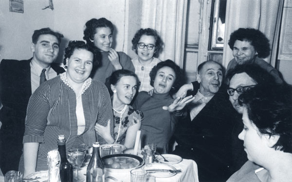 Слева четвертый в первом ряду В.А.Кузнецов. 60-е гг.