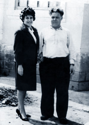 Тамара Кузнецова (Журавлева) с отцом Иннокентием Семеновичем. 1958 г.